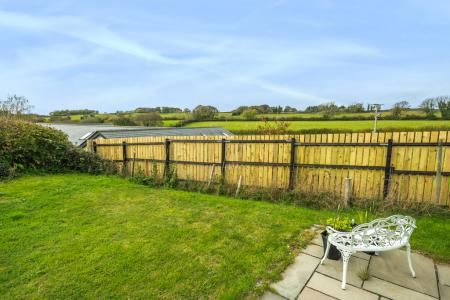 1372885-7-68ff83f2ea