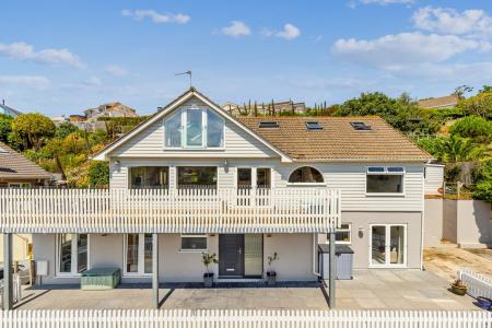 A01 - 6 Furzehill Ro