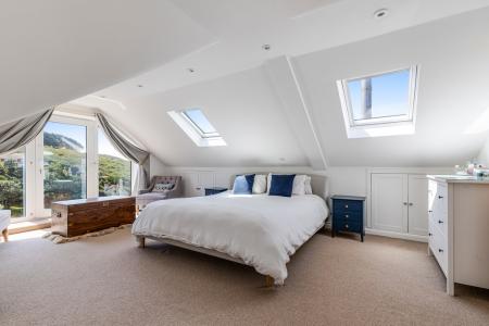 A42 - 6 Furzehill Ro