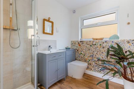 A56 - 6 Furzehill Ro