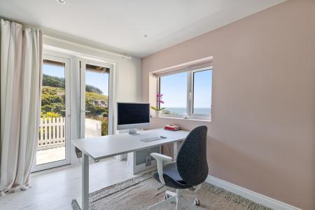 A48 - 6 Furzehill Ro