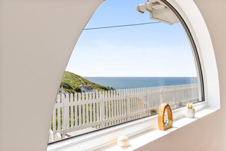 A51 - 6 Furzehill Ro