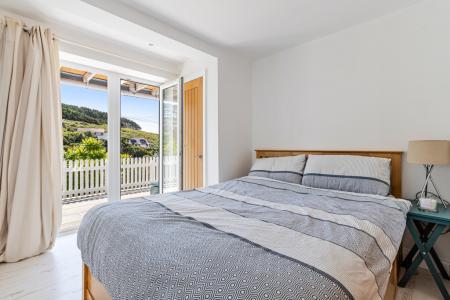 A47 - 6 Furzehill Ro