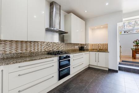 A16 - 9 Fore Street,