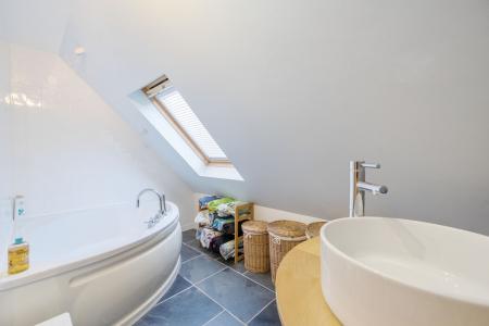 1388404-22-693d2385d