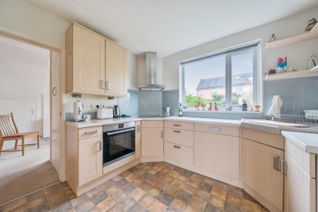 1384828-12-6929ce93e