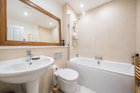 1406886-13-697baee7a