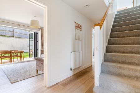 A11 - 40 Furzedown R