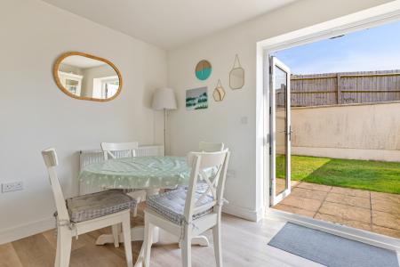 A12 - 40 Furzedown R