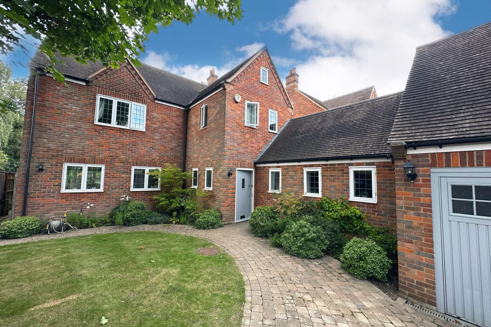 5 bedroom Detached House for sale in High Wycombe