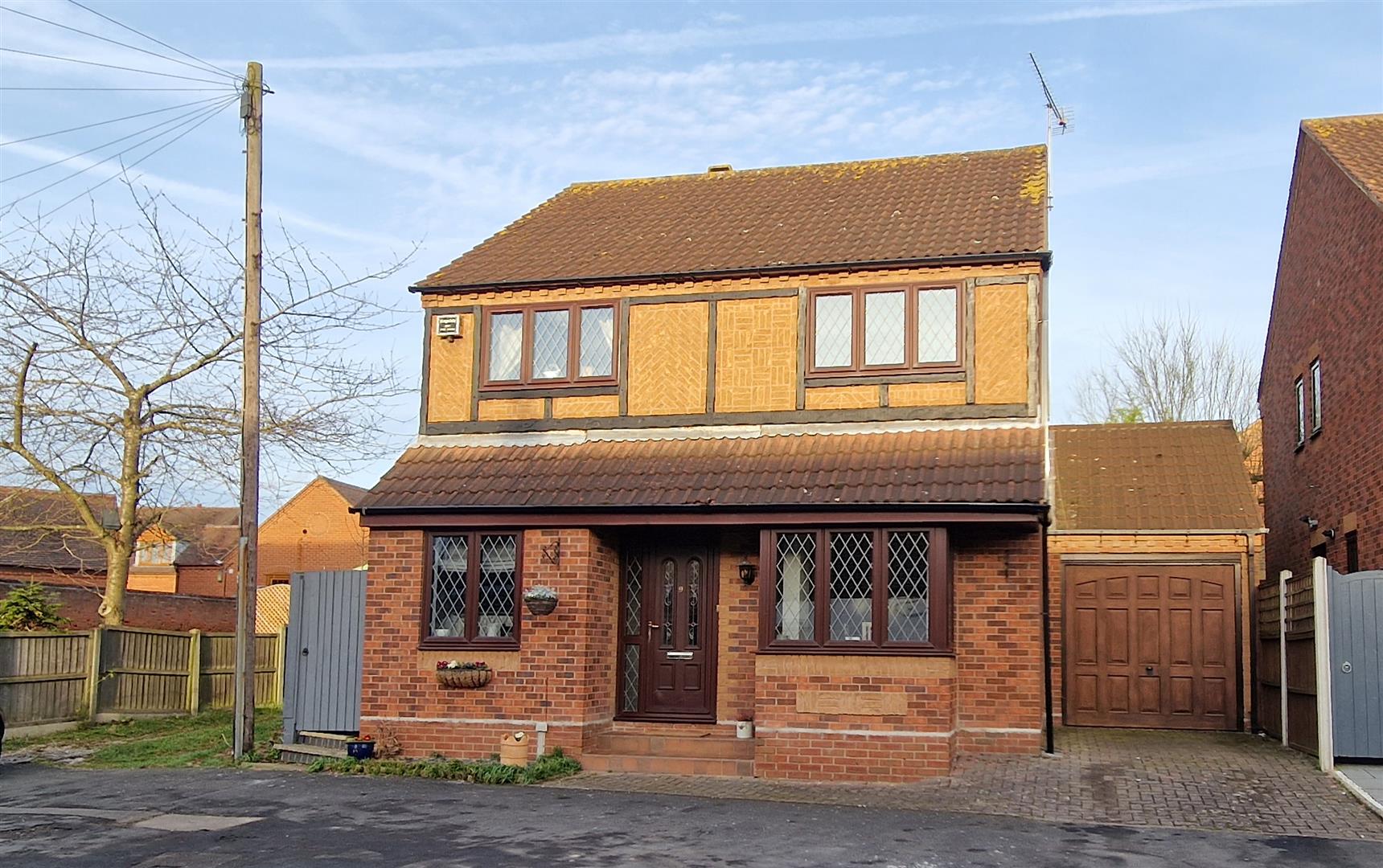4 bedroom Detached House for sale in Atherstone