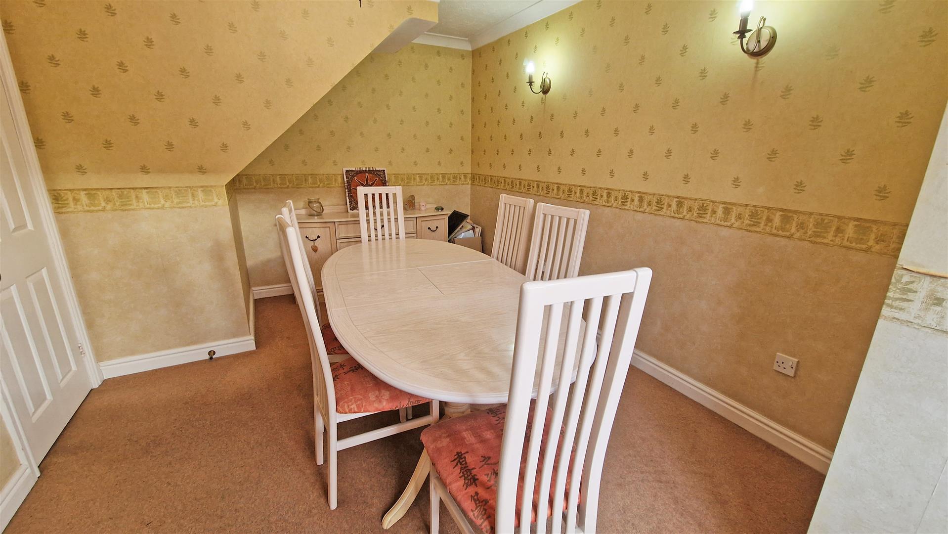 4 bedroom Detached House for sale in Atherstone