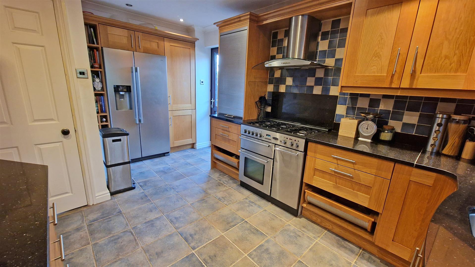 4 bedroom Detached House for sale in Atherstone