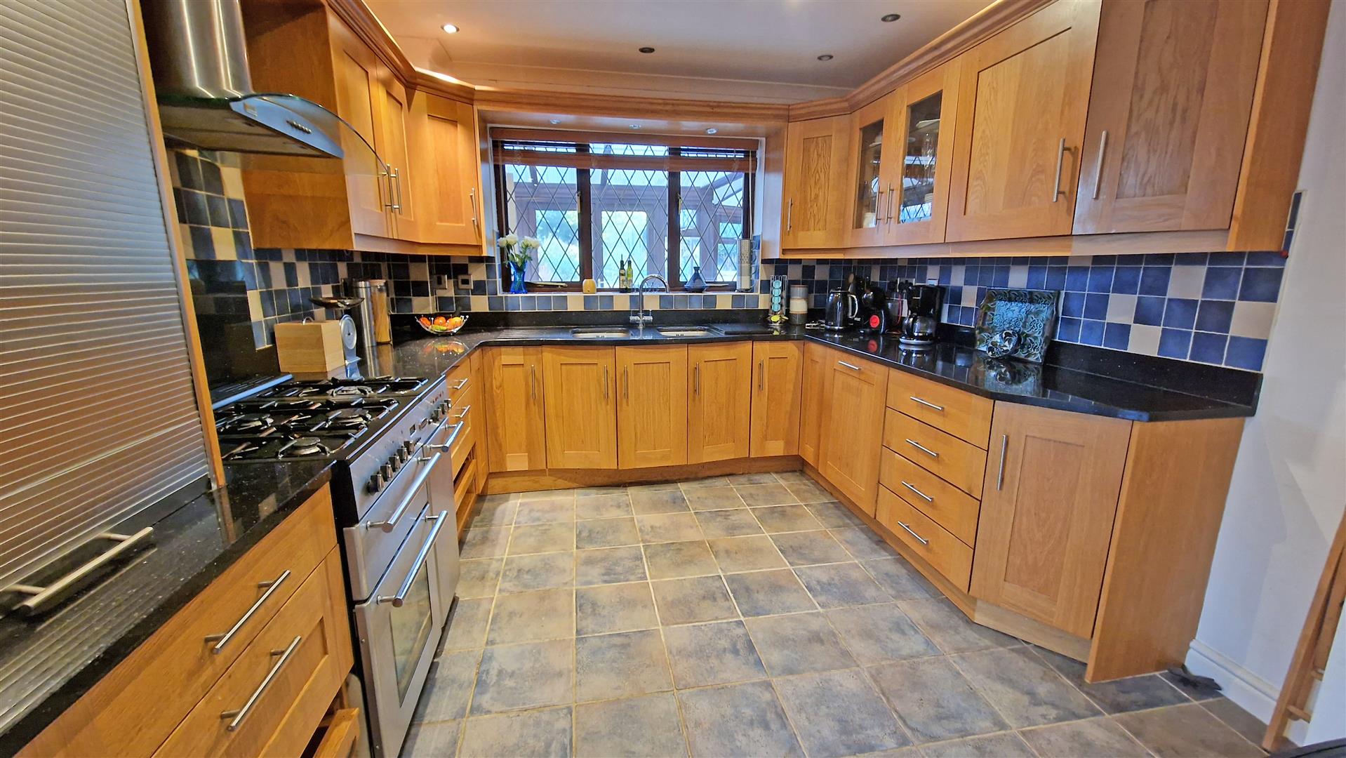 4 bedroom Detached House for sale in Atherstone