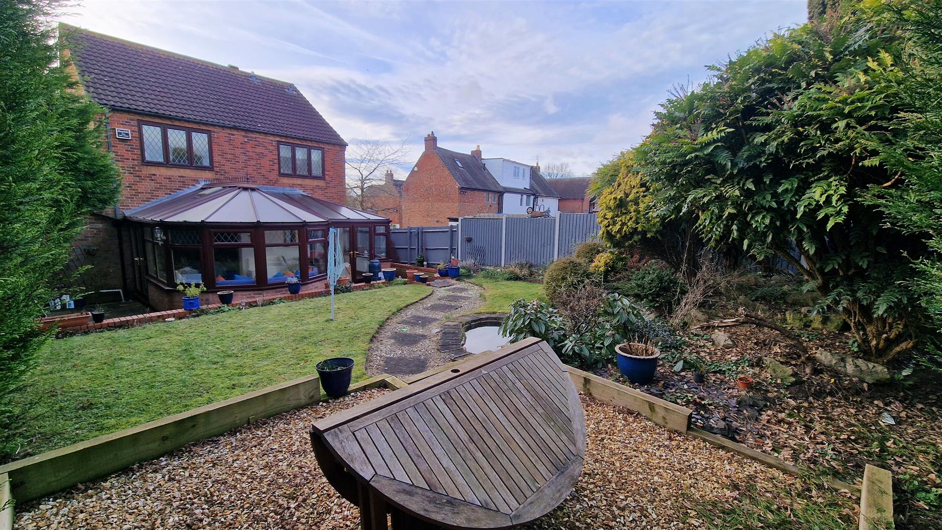 4 bedroom Detached House for sale in Atherstone