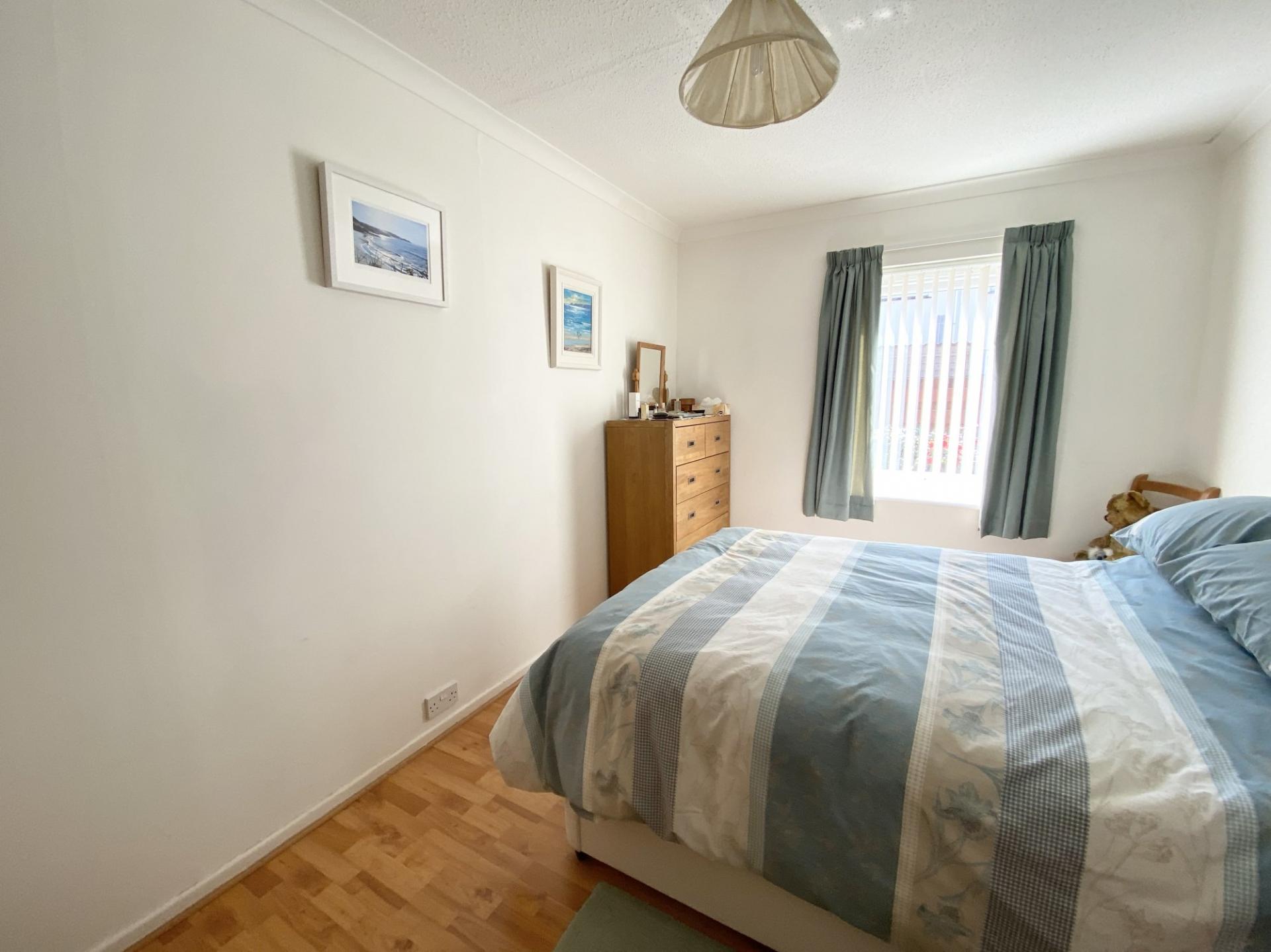 2 bedroom Detached Bungalow for sale in Penzance