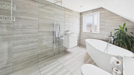FAMILY BATHROOM