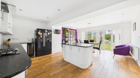 KITCHEN / DINING ROOM