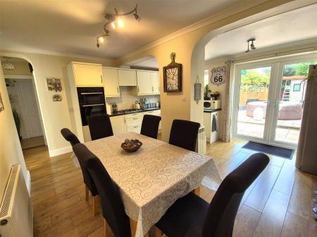 Kitchen dining room