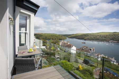 EW20180510_RetreatToFowey_Apartment-1-29.jpg