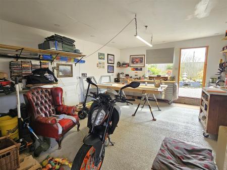 Work Shop/Garage