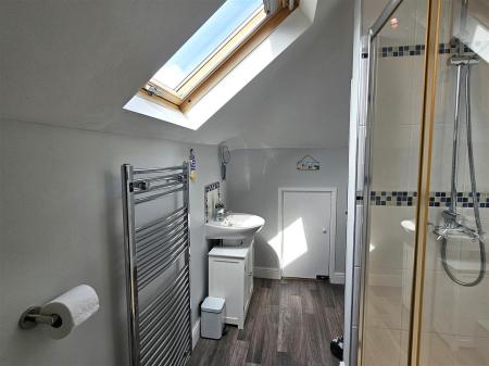 Attic bedroom en suite.jpg