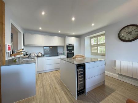 Kitchen area 4.jpg