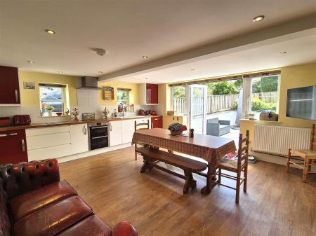 Kitchen dining room (3).jpg