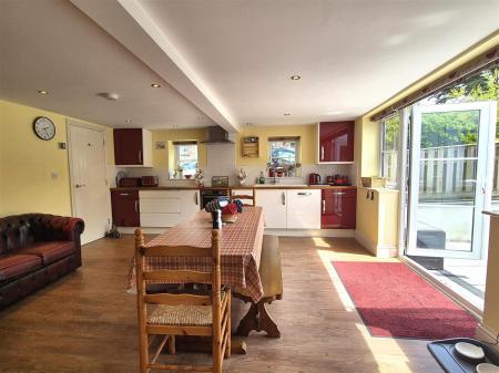 Kitchen dining room.jpg