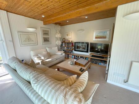 sitting area 2.jpg