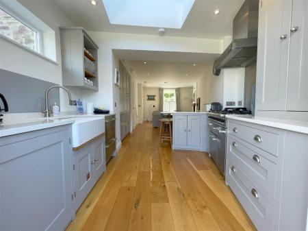 kitchen 2.jpg