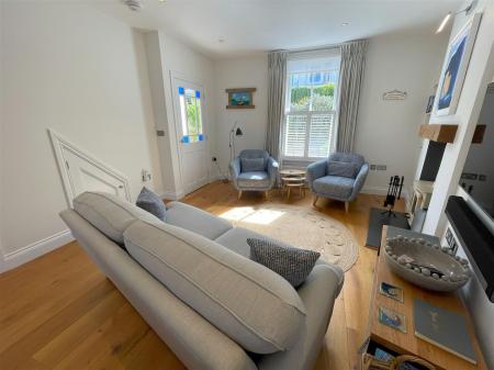 sitting room 2.jpg