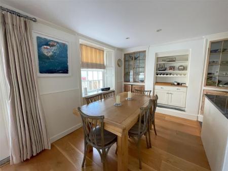 dining area 3.jpg