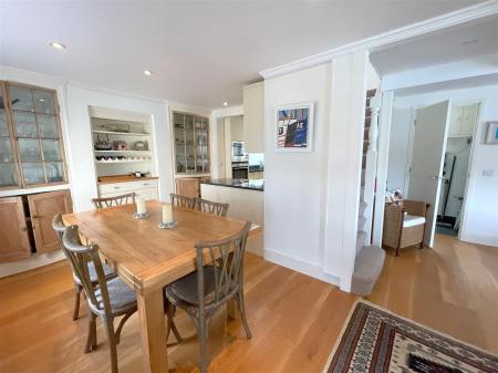 dining area 2.jpg