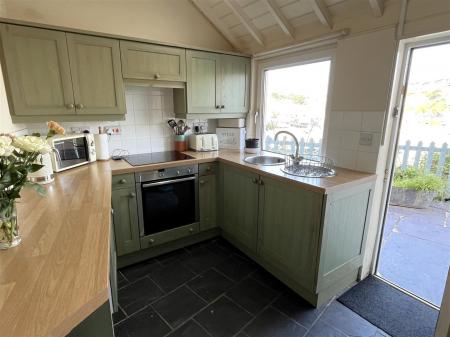 kitchen 2.JPG
