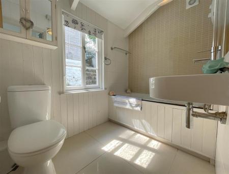 bathroom .jpg