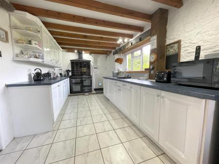 kitchen 2.jpg