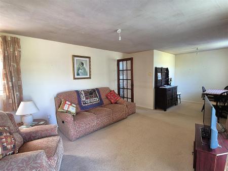 Living room (3).jpg
