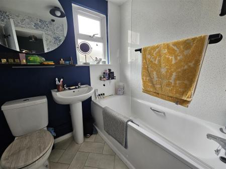 BATHROOM (2).jpg