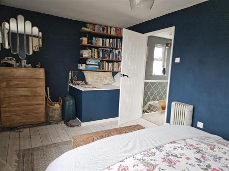MAIN BEDROOM (1).jpg