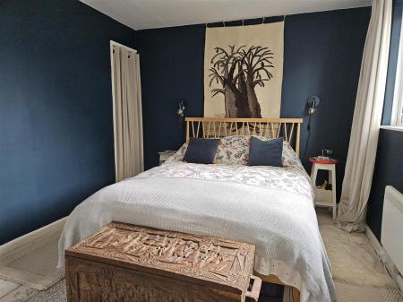 MAIN BEDROOM (3).jpg