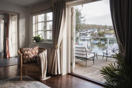 BR-41 lounge and deck.jpg