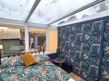 Hobby room/occasional bedroom