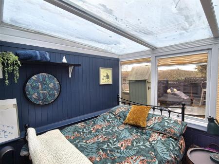 Hobby room/occasion bedroom