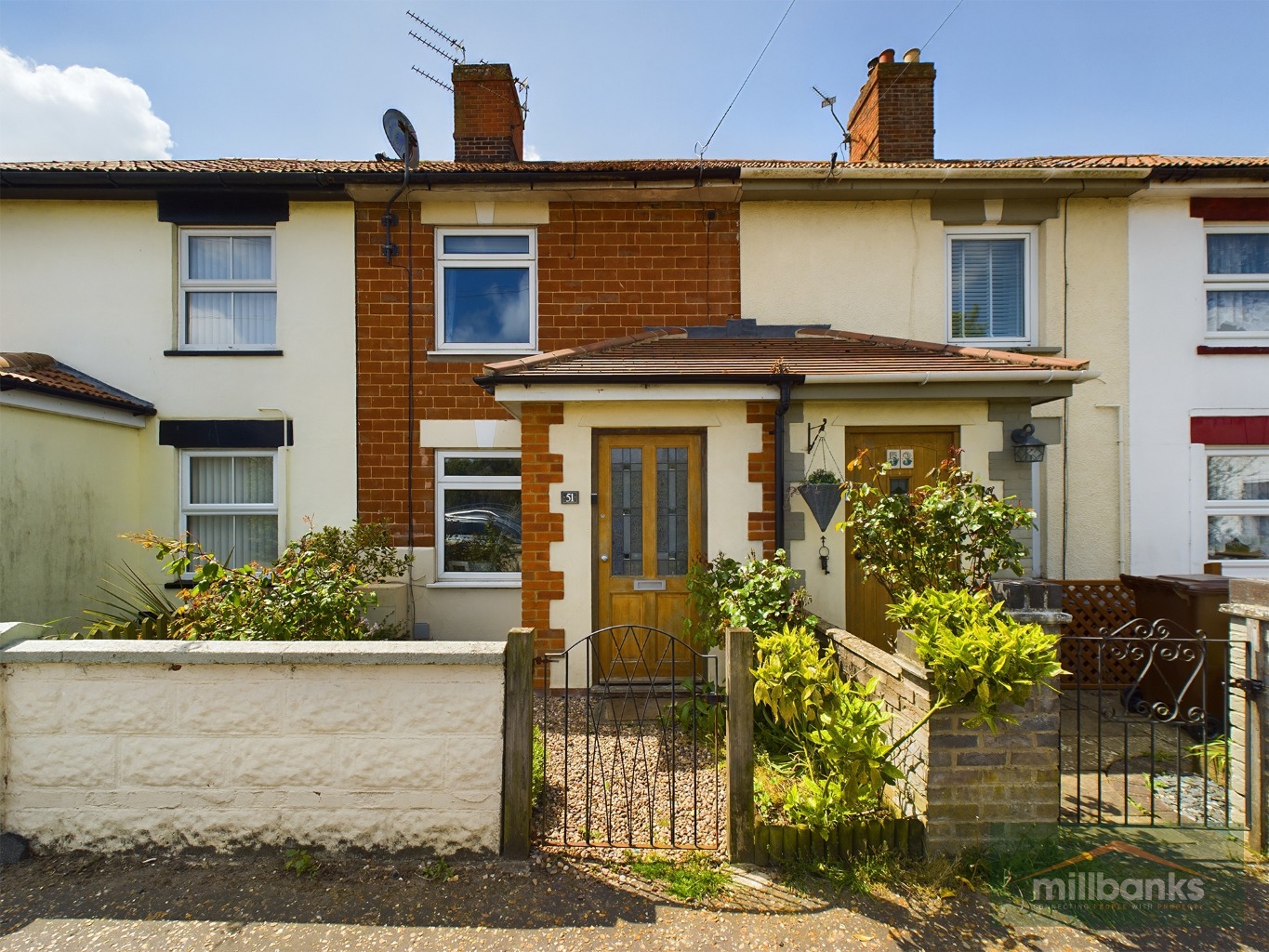 2 bedroom Terraced House for sale in Chapel Road