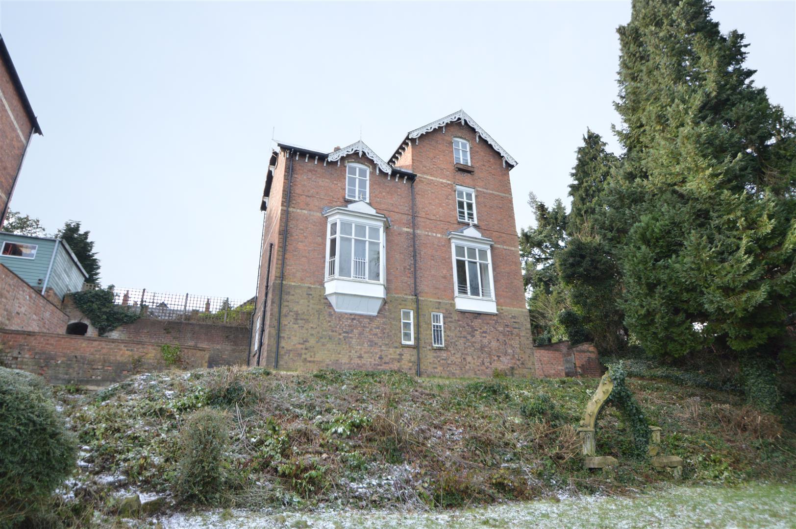 5 bedroom Detached House for sale in Shrewsbury