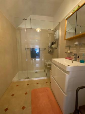 Shower room a.jpg