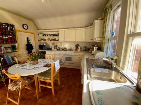 kitchen 1.jpg