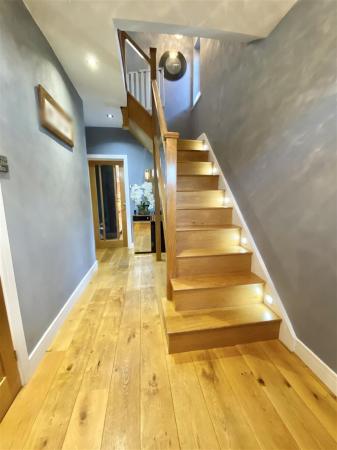 entrance hall 1.jpg