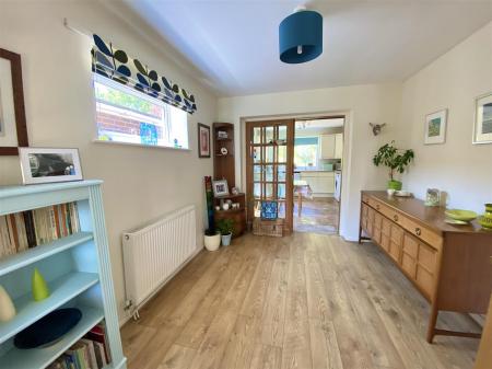 3 Adswood Grove-11.jpg
